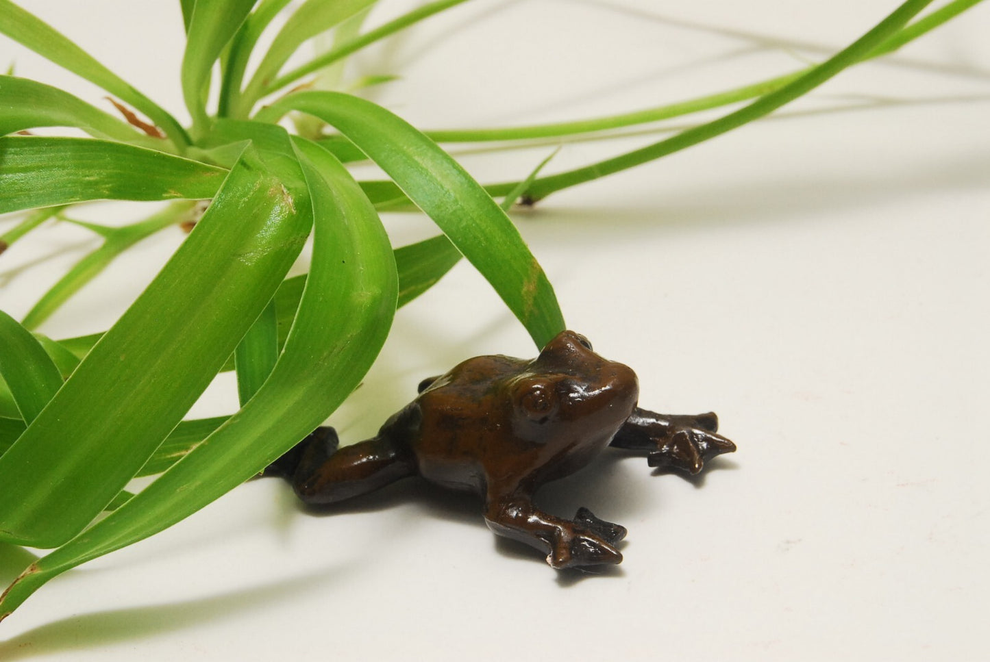 TENPAI TEMPAI crab and frog Accompanying a Bonsai ornament alloy figure L1.6"