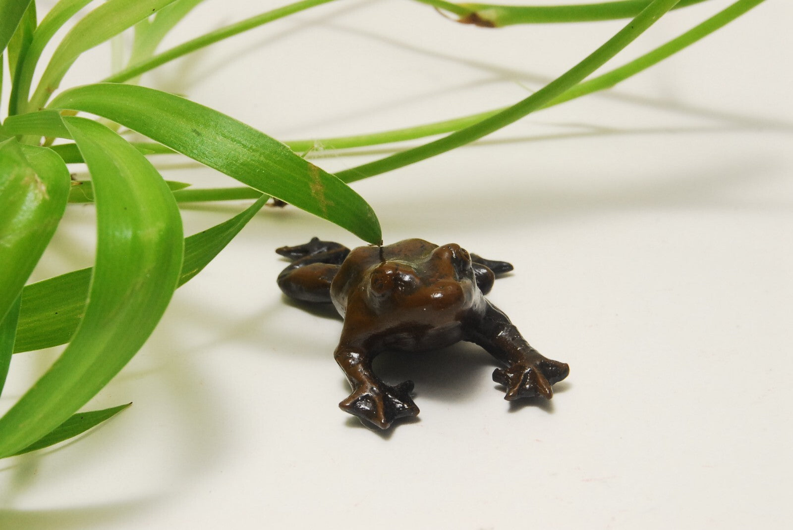 TENPAI TEMPAI crab and frog Accompanying a Bonsai ornament alloy figure L1.6"