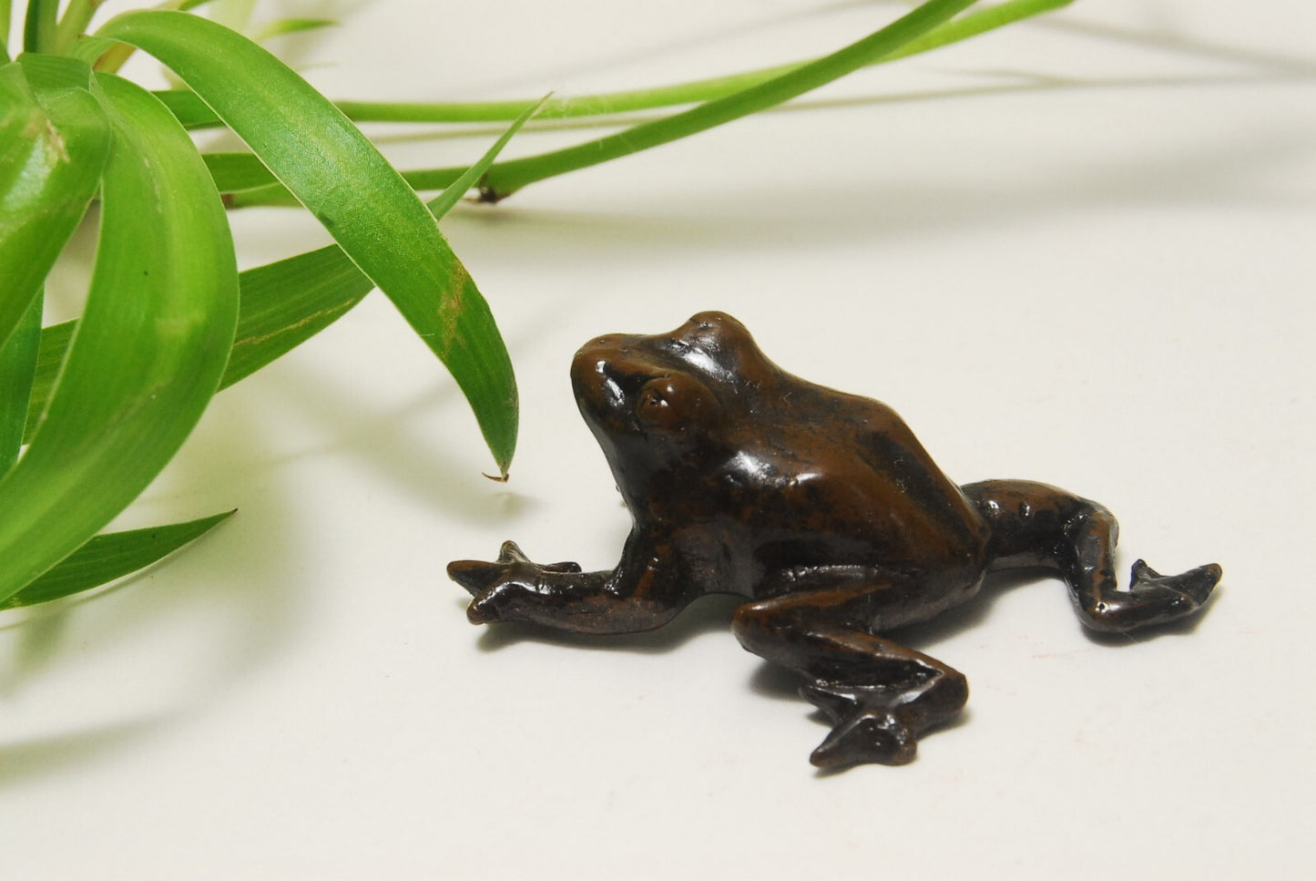 TENPAI TEMPAI crab and frog Accompanying a Bonsai ornament alloy figure L1.6"
