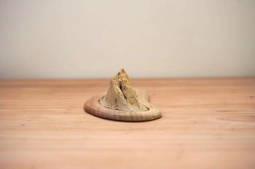 Japanese Viewing mountain White pottery & camphor tree pedestal w4.6" /325