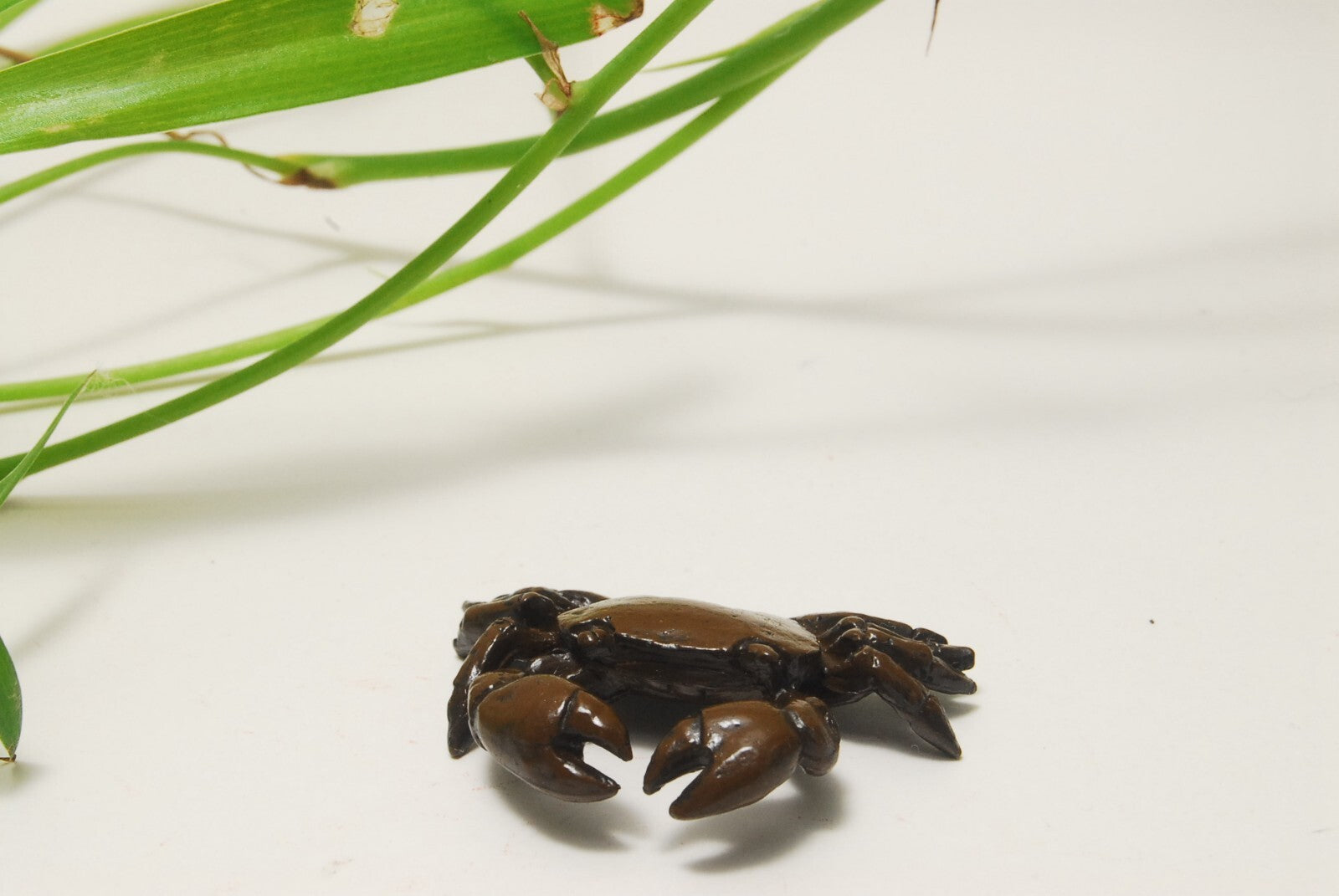 TENPAI TEMPAI crab and frog Accompanying a Bonsai ornament alloy figure L1.6"