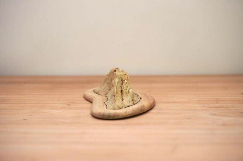 Japanese Viewing mountain White pottery & camphor tree pedestal w4.6" /325