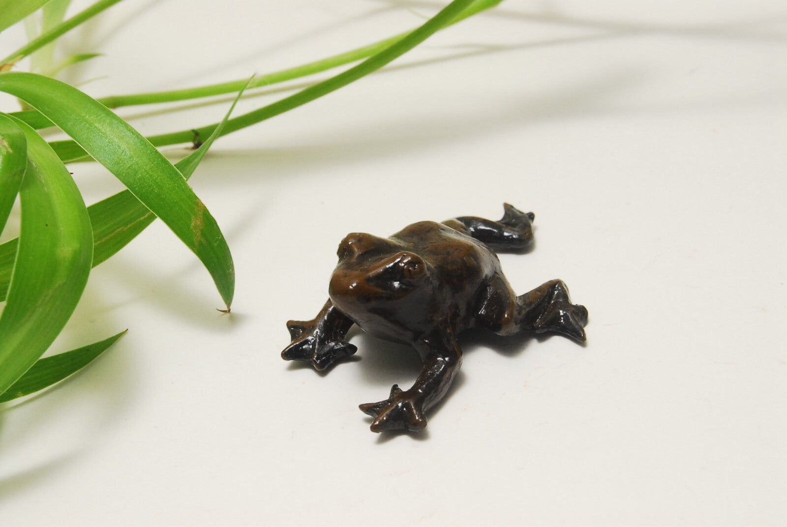 TENPAI TEMPAI crab and frog Accompanying a Bonsai ornament alloy figure L1.6"