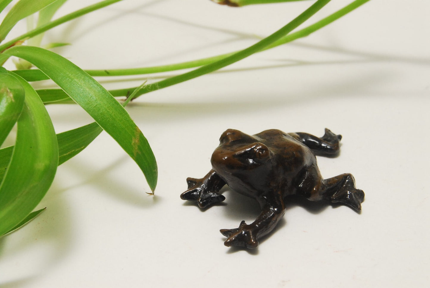 TENPAI TEMPAI crab and frog Accompanying a Bonsai ornament alloy figure L1.6"